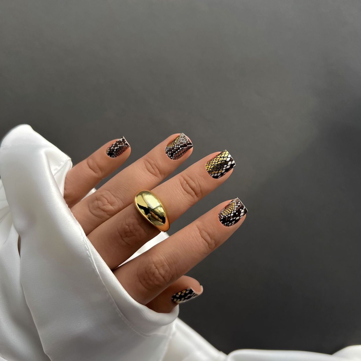 Купить Пленки для маникюра Golden Snake