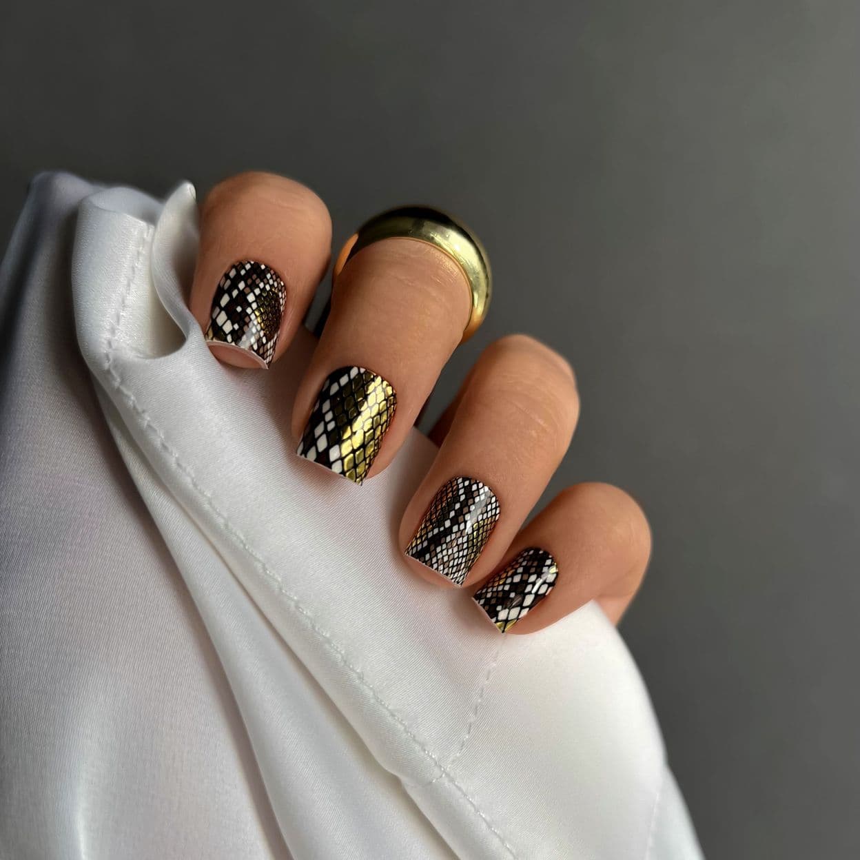 Купить Пленки для маникюра Golden Snake