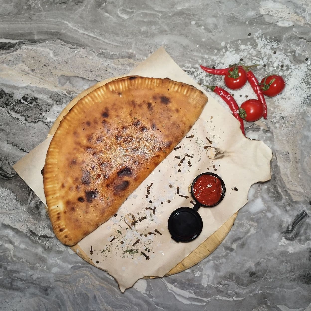 Купить 6. Кальцоне закрытая (ветчина, грибы) 32 СМ 550 ГРАММ