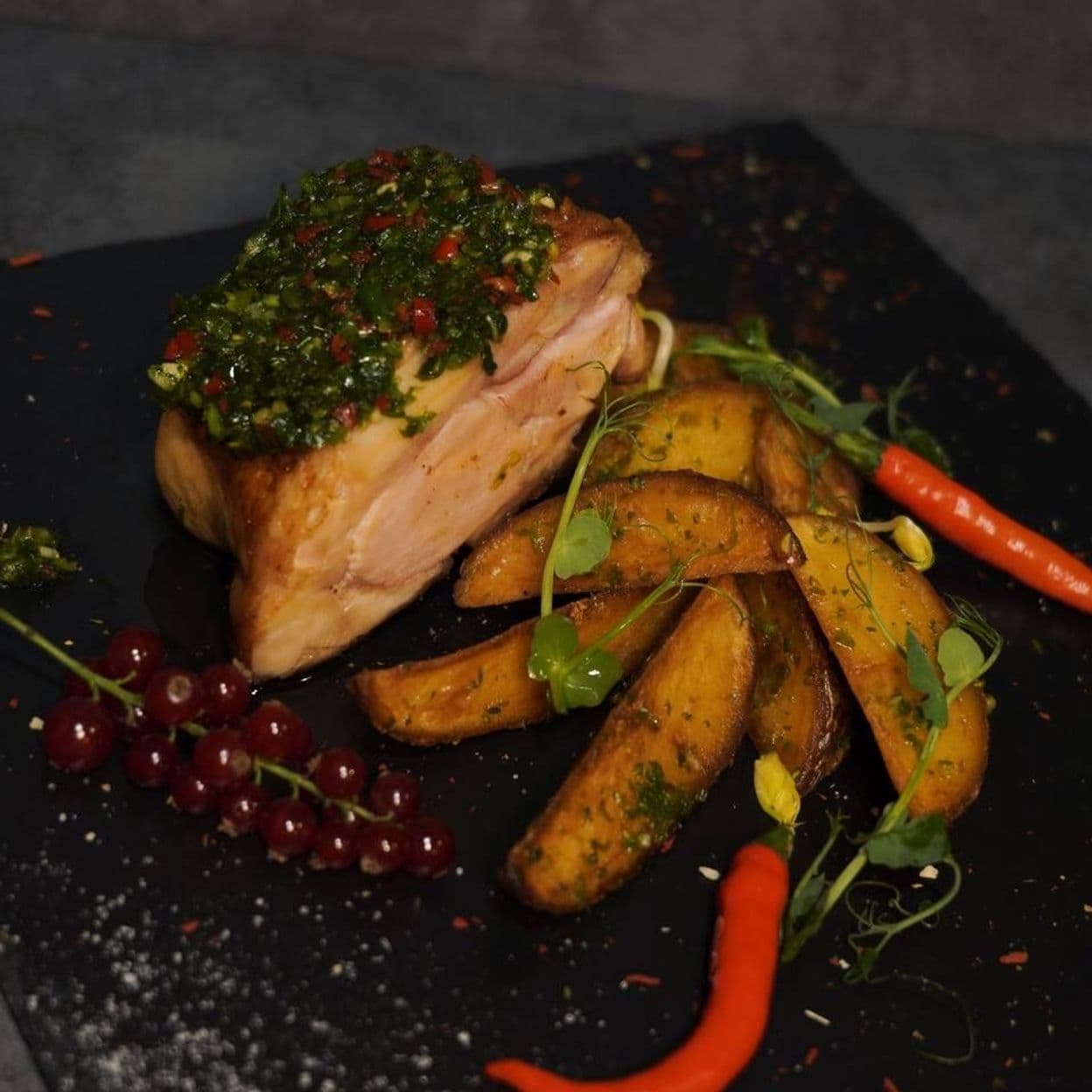 Купить Цыпленок чиммичури с картофелем чери