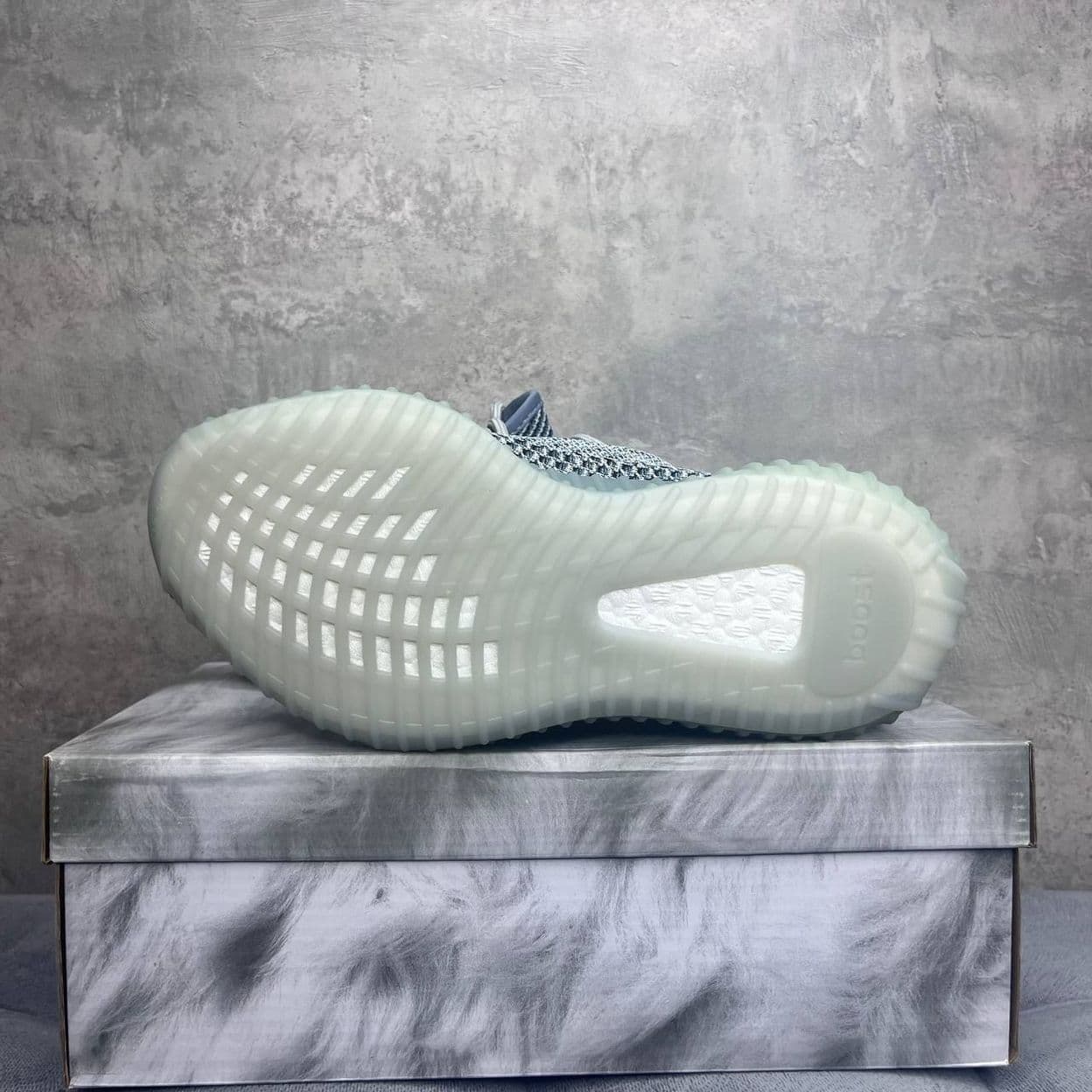 Купить Adidas Yeezy Boost 350 V2 Ash Blue