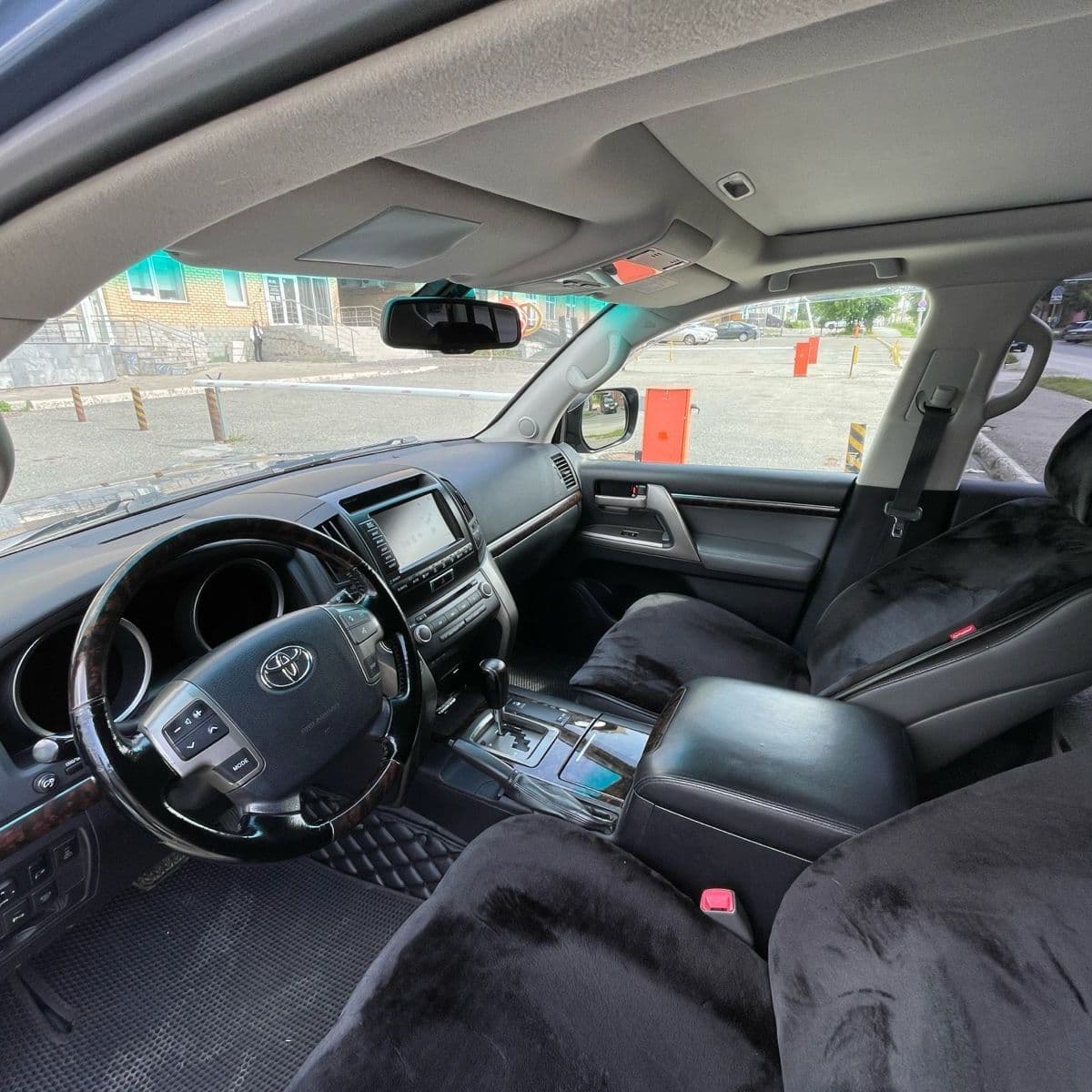 Купить Toyota LC200, 4.5, Дизель 7 мест, фаркоп