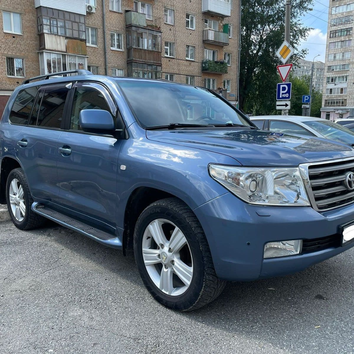 Купить Toyota LC200, 4.5, Дизель 7 мест, фаркоп