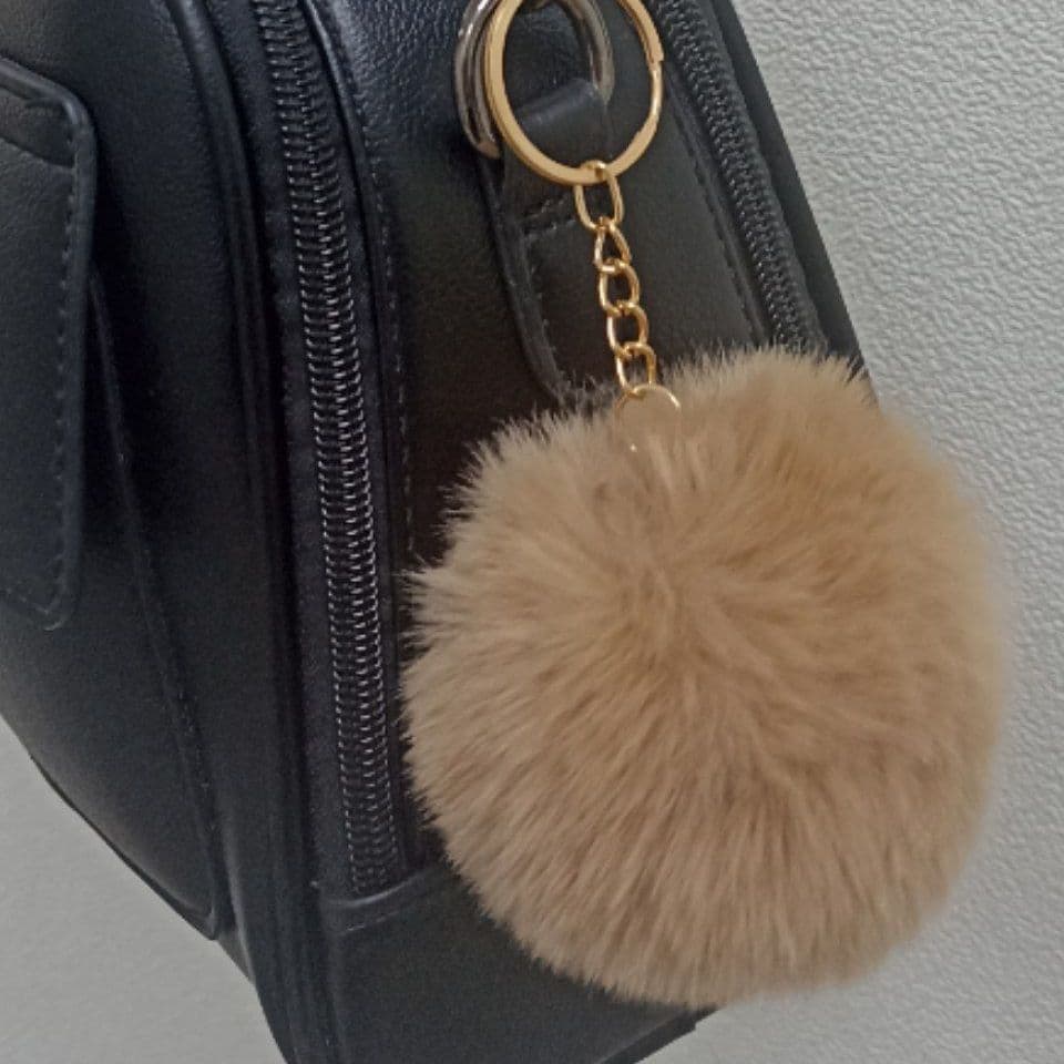 Купить Брелок-подвеска на сумку и ключи, темно-бежевый (круглый меховой) 8 см