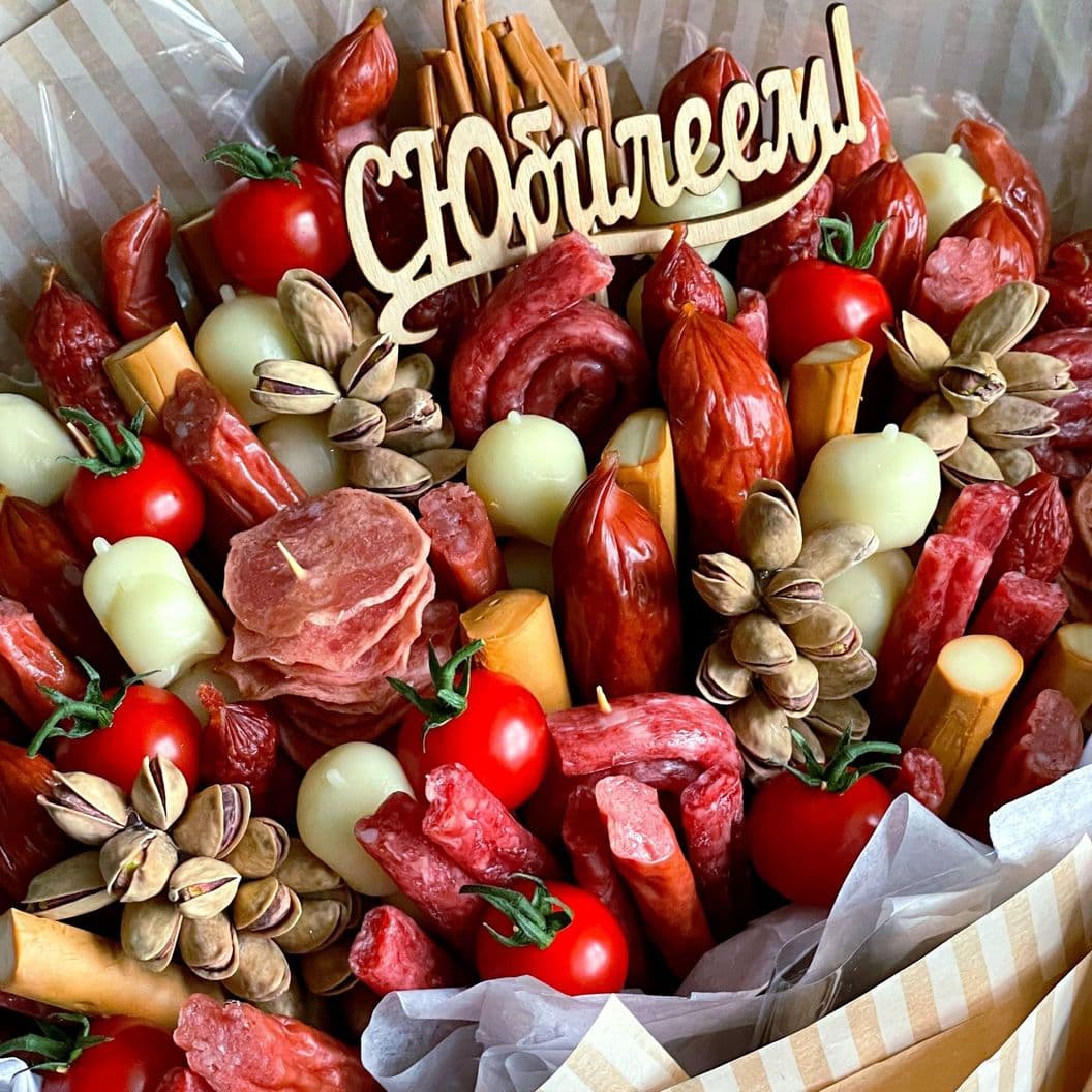 Купить Букет из колбасок и сыров арт. 448