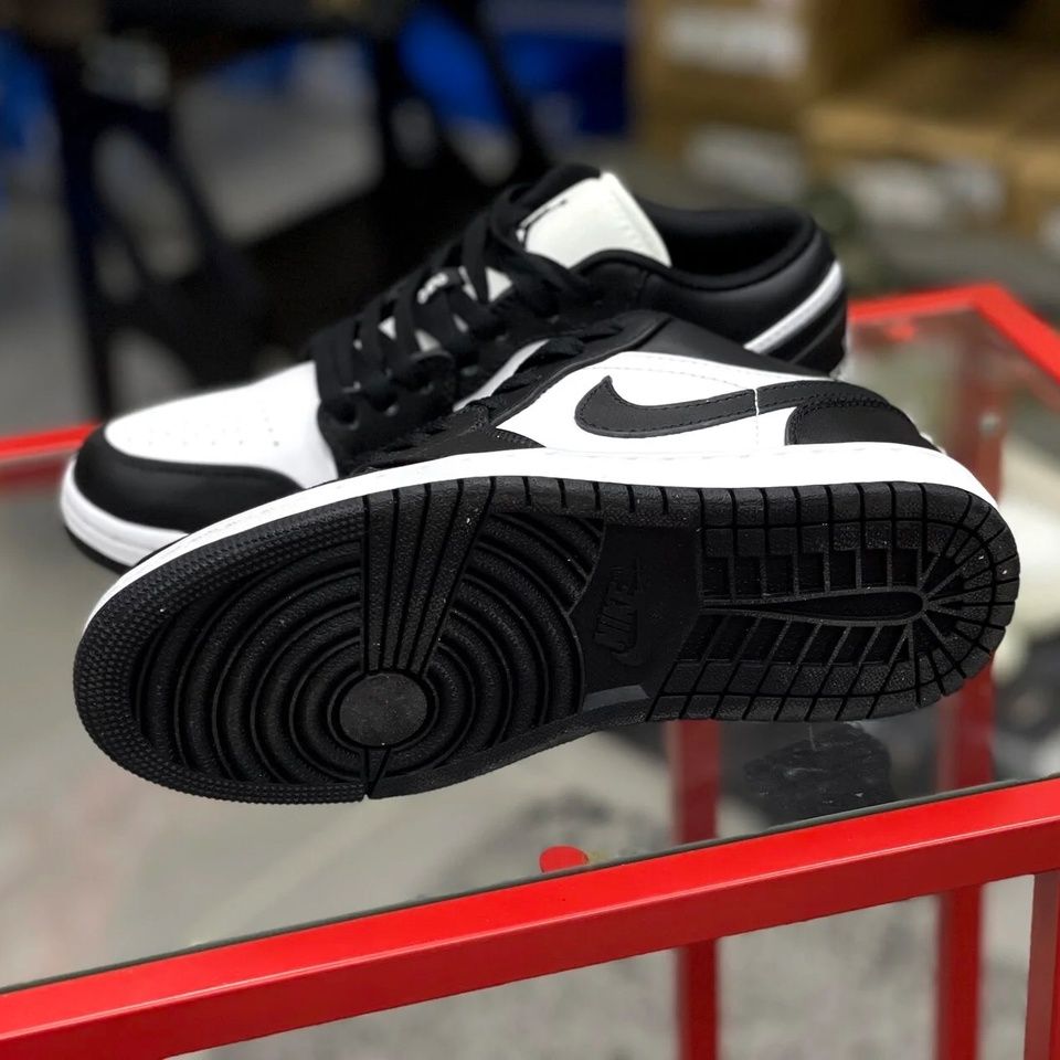 Купить Nike Air Jordan 1 Low, Black White