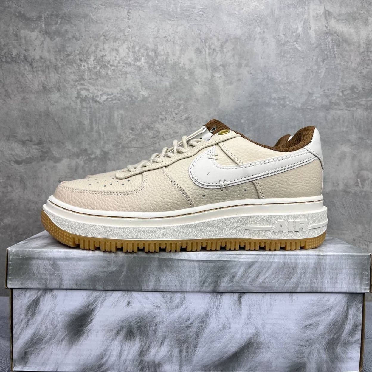 Купить Nike Air Force 1 Luxe
