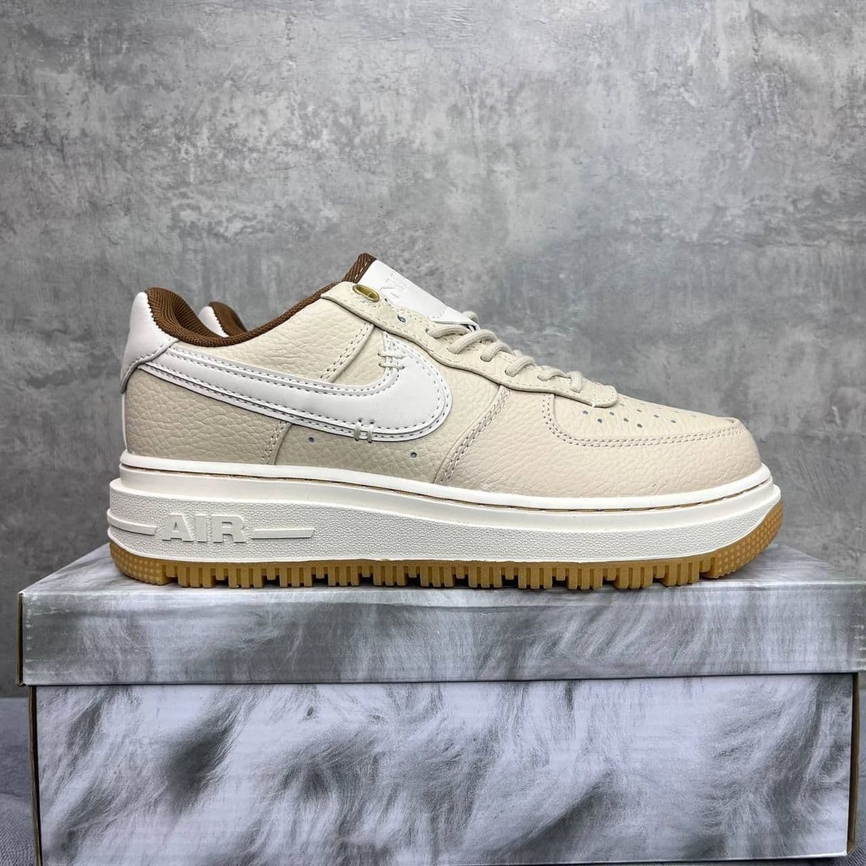 Купить Nike Air Force 1 Luxe