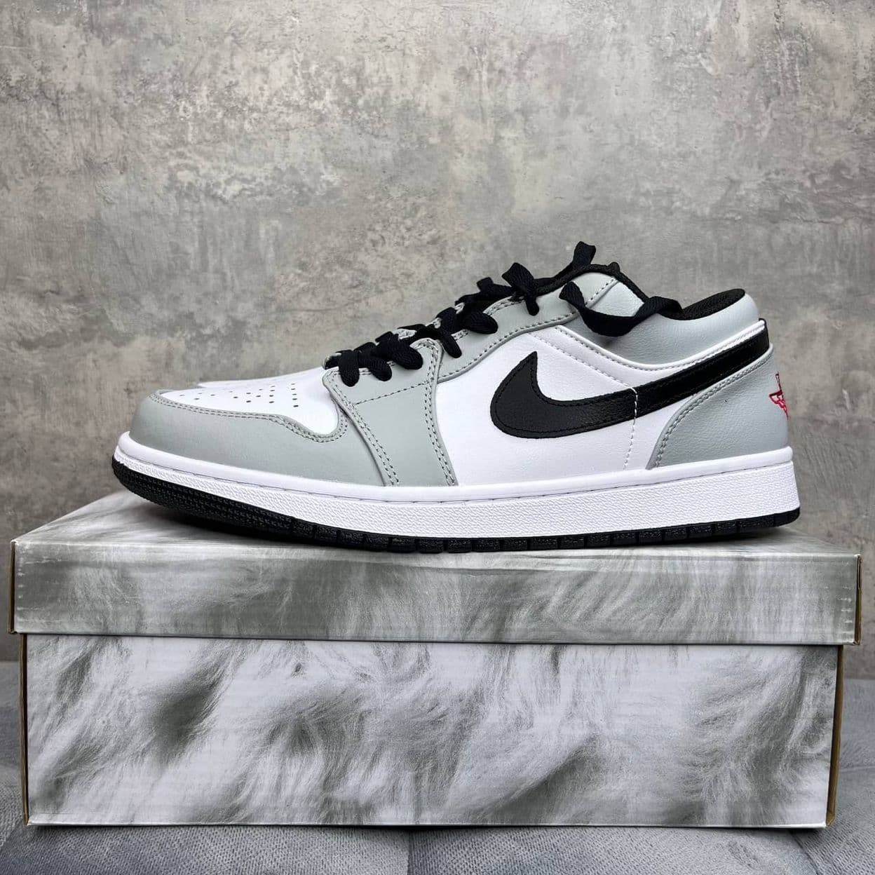 Купить Nike Air Jordan 1 Low Smoke Grey