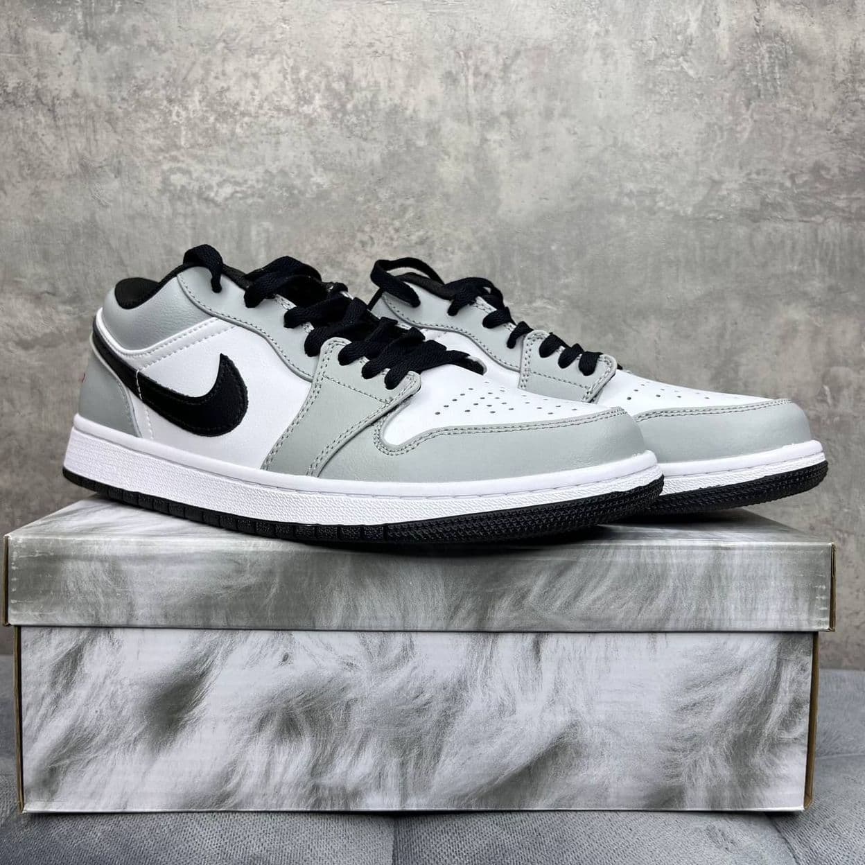 Купить Nike Air Jordan 1 Low Smoke Grey