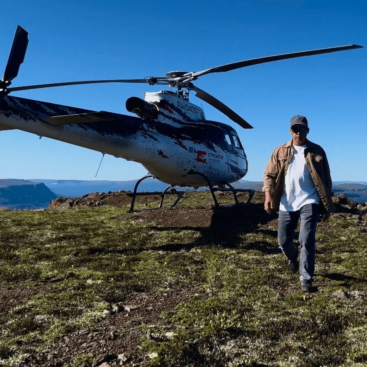 Купить 🚁🏕️ 15-19 июля 2024, вертолетный глэмпинг "HeliCamp" оз. Хантайское - за одного чел.