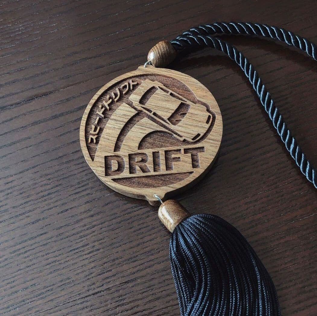 Подвеска на зеркало в авто Drift
