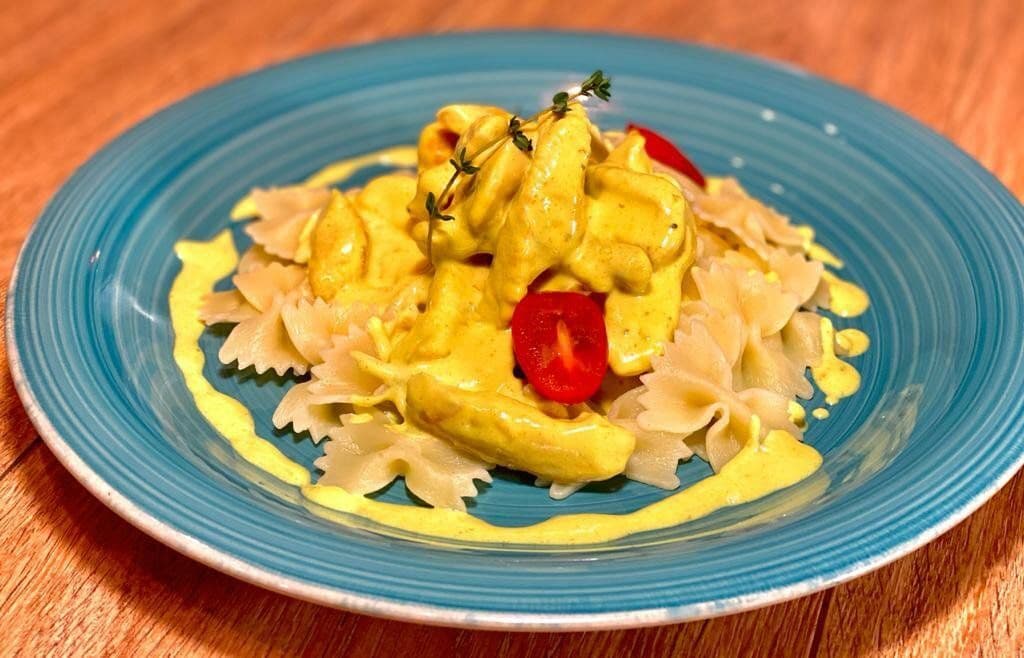 Купить Паста фарфалле с курицей карри