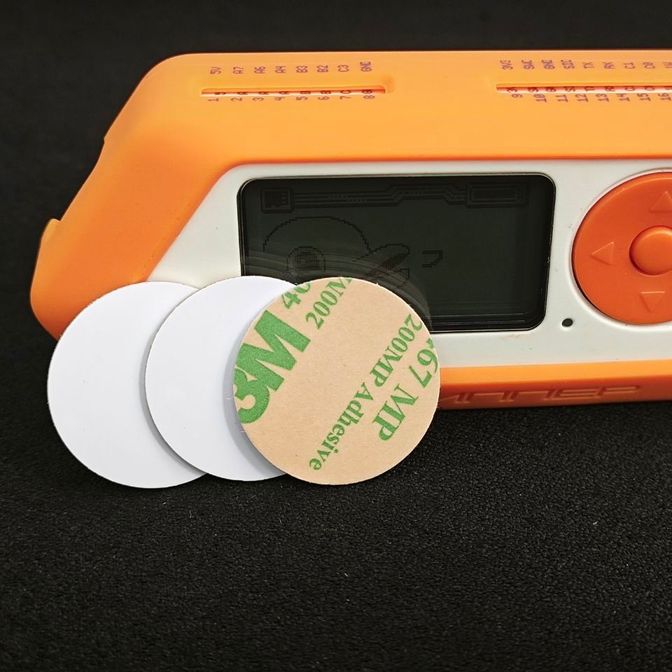 Купить перезаписываемую RFID-таблетку 125 КГц T5577 для Flipper Zero