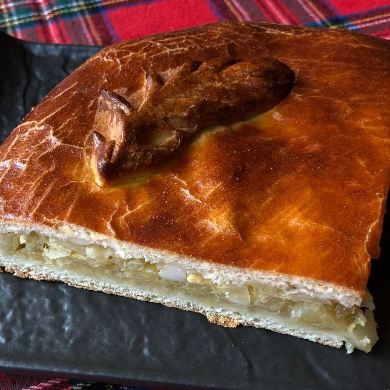 Купить Пирог с капустой и яйцом 1/4