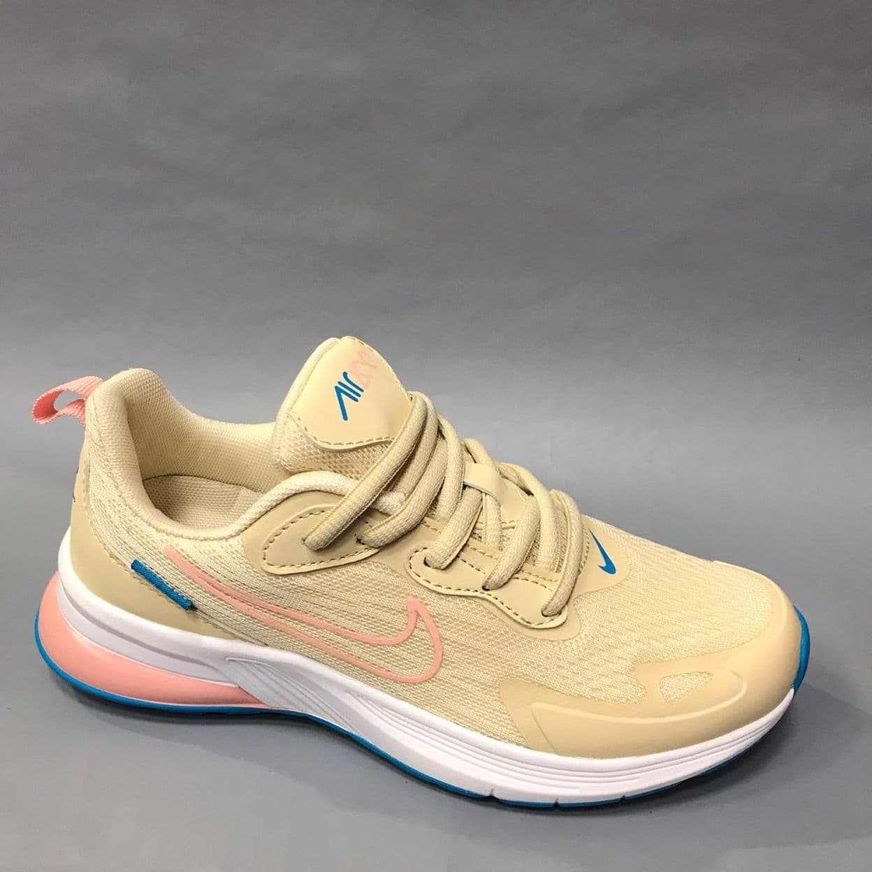 Купить Спортивные кроссовки