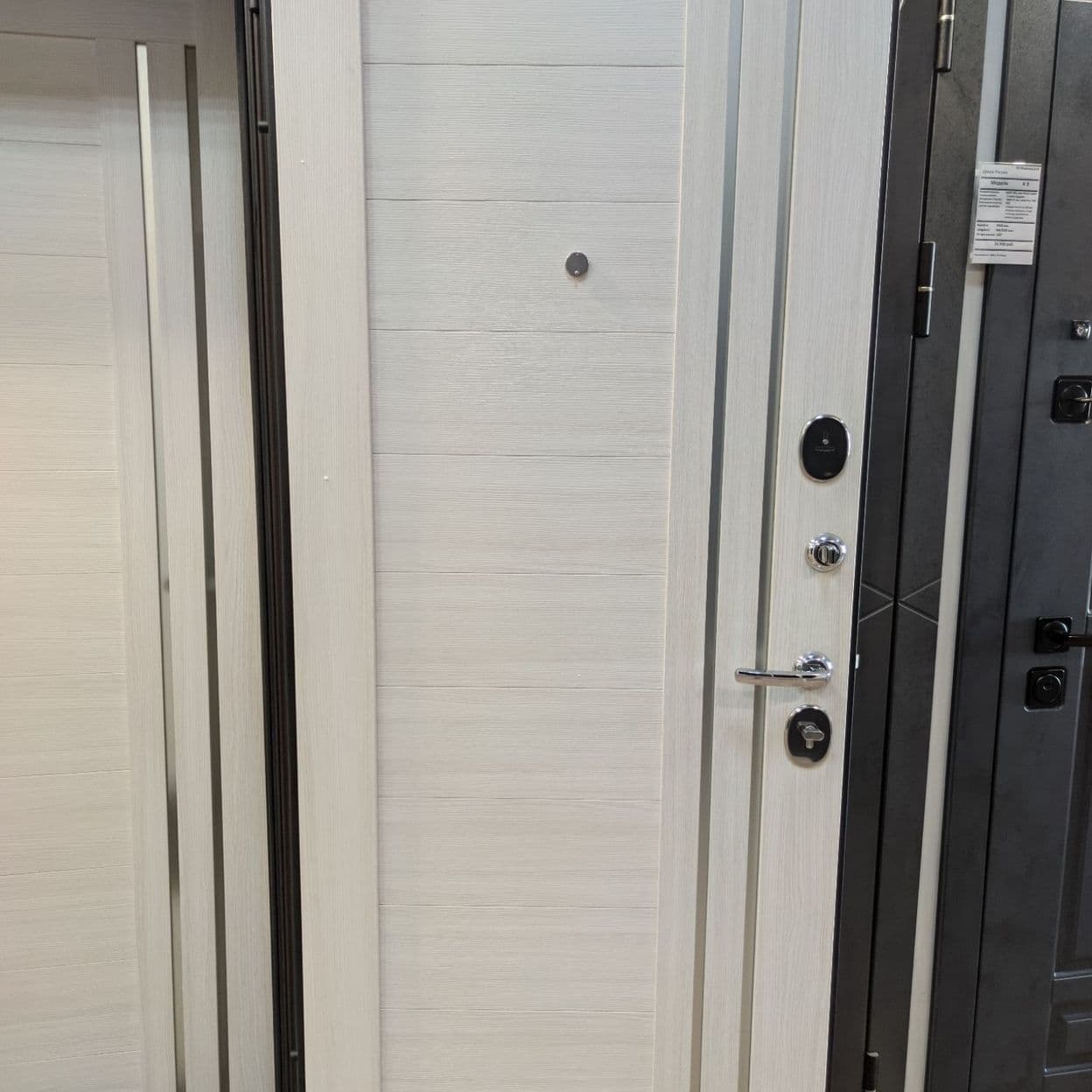 Купить Дверь входная "Фаворит", белый бьянко