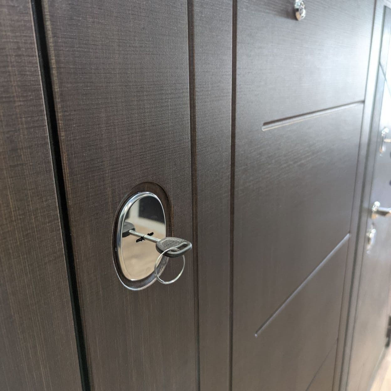 Купить Дверь входная "Фаворит", белый бьянко