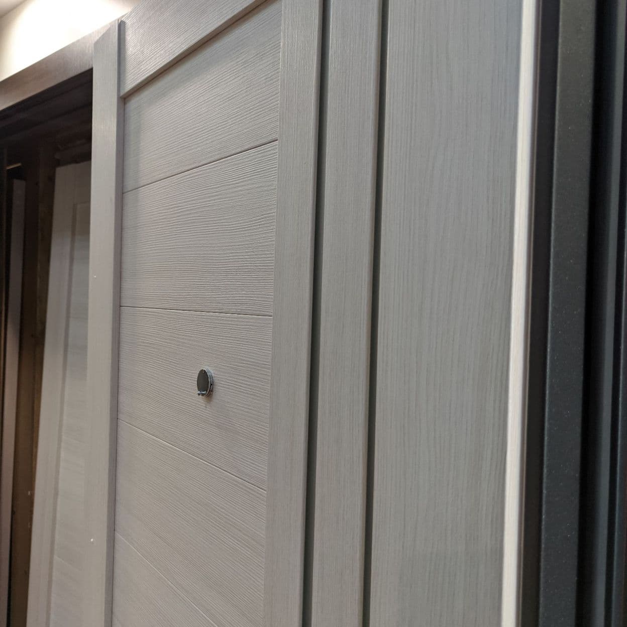 Купить Дверь входная "Фаворит", белый бьянко