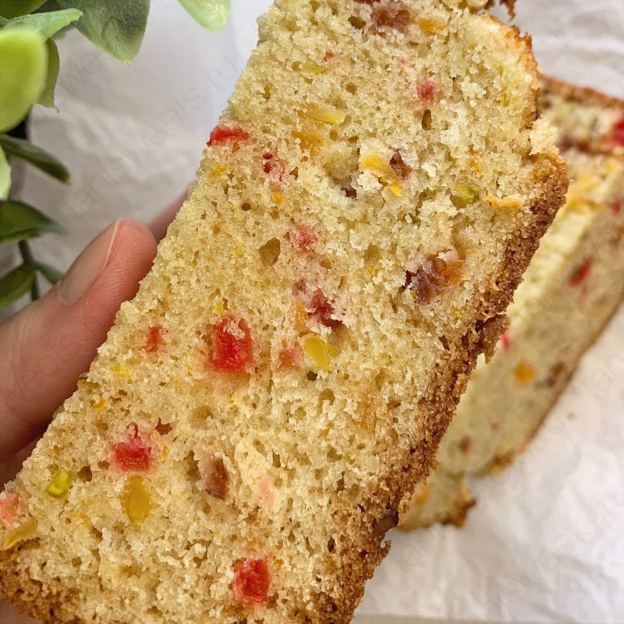 Купить Кулич с вишней, белой сливой, курагой и фисташкой