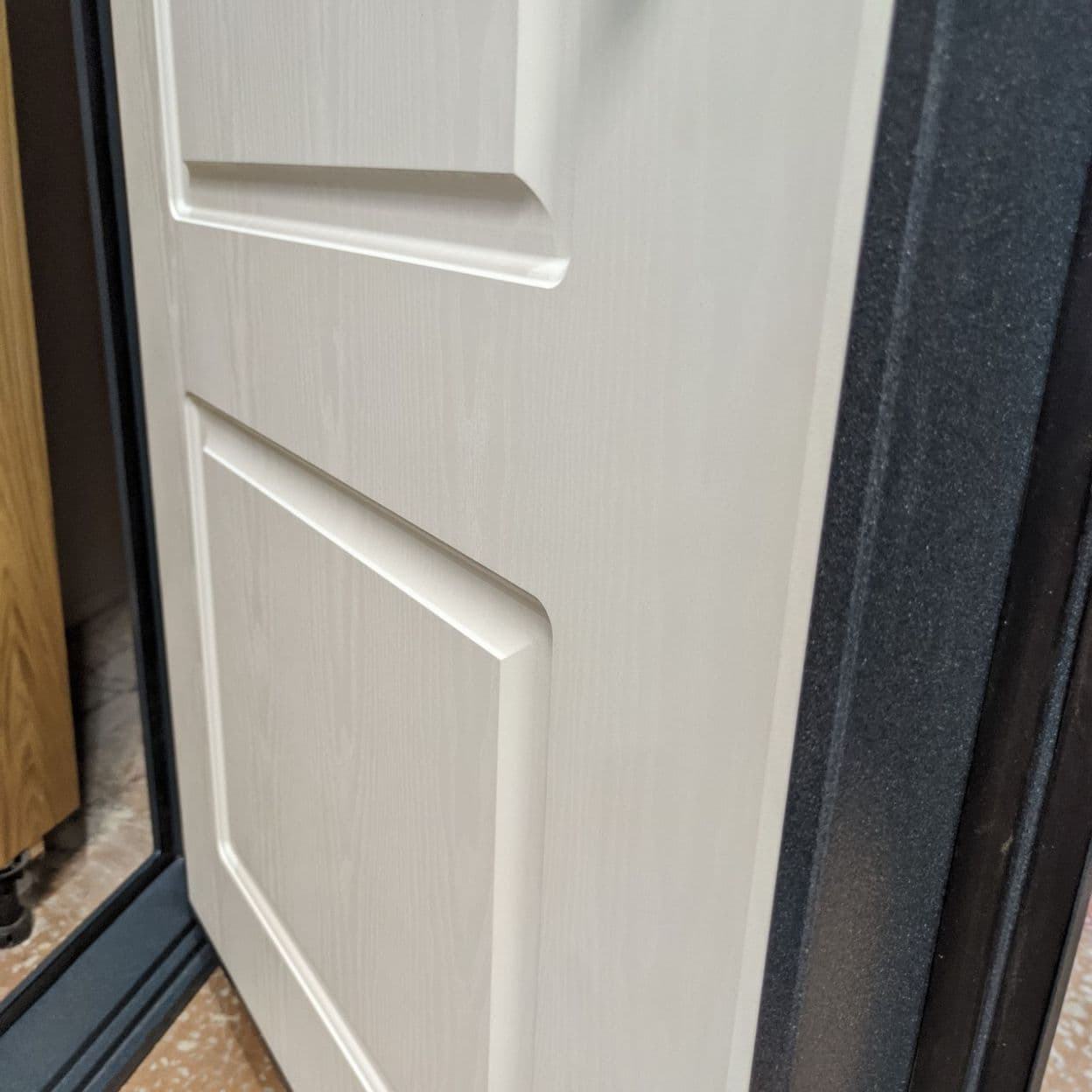 Купить Дверь входная "КЁЛЬН", ясень белый