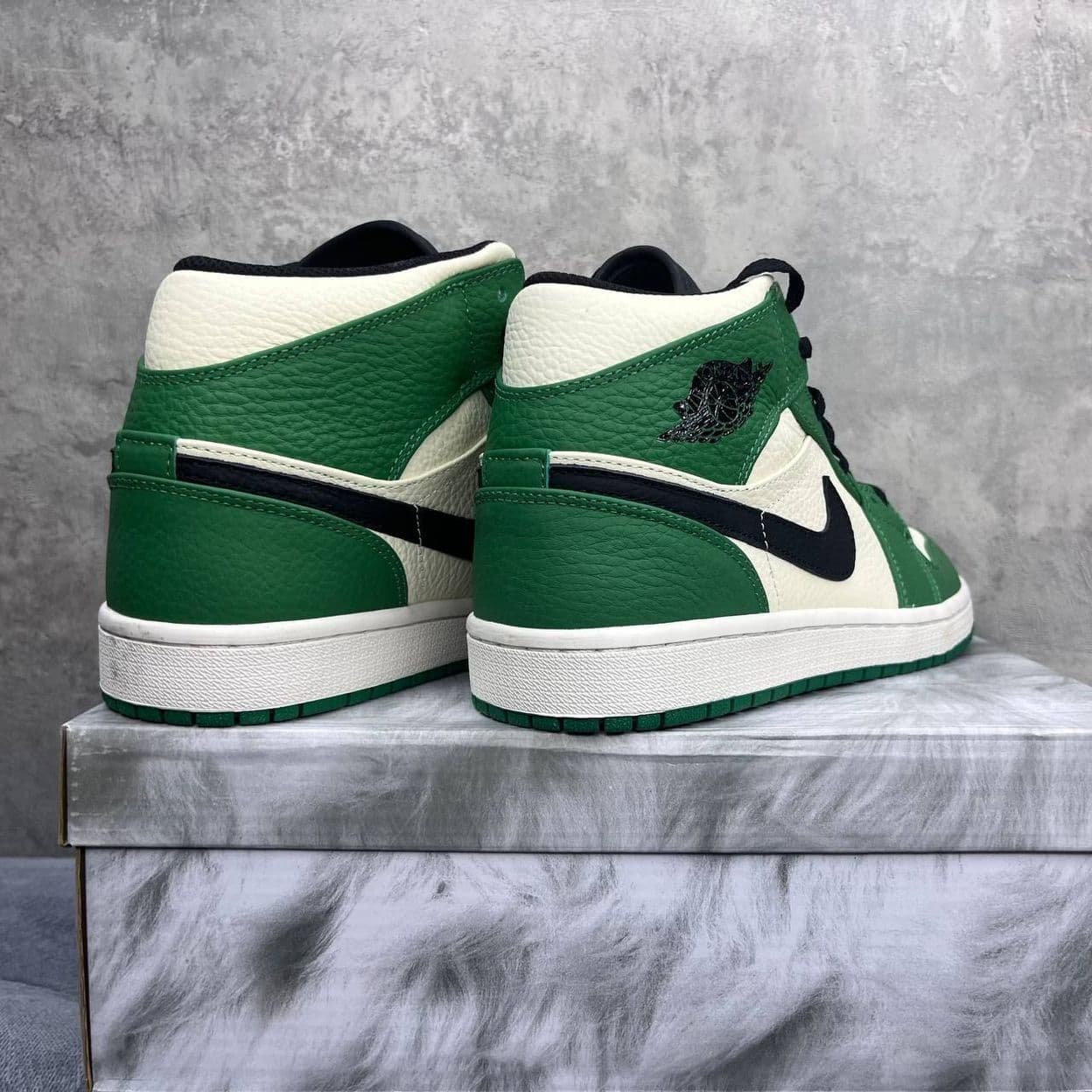 Купить Nike Air Jordan 1 Mid Green Toe