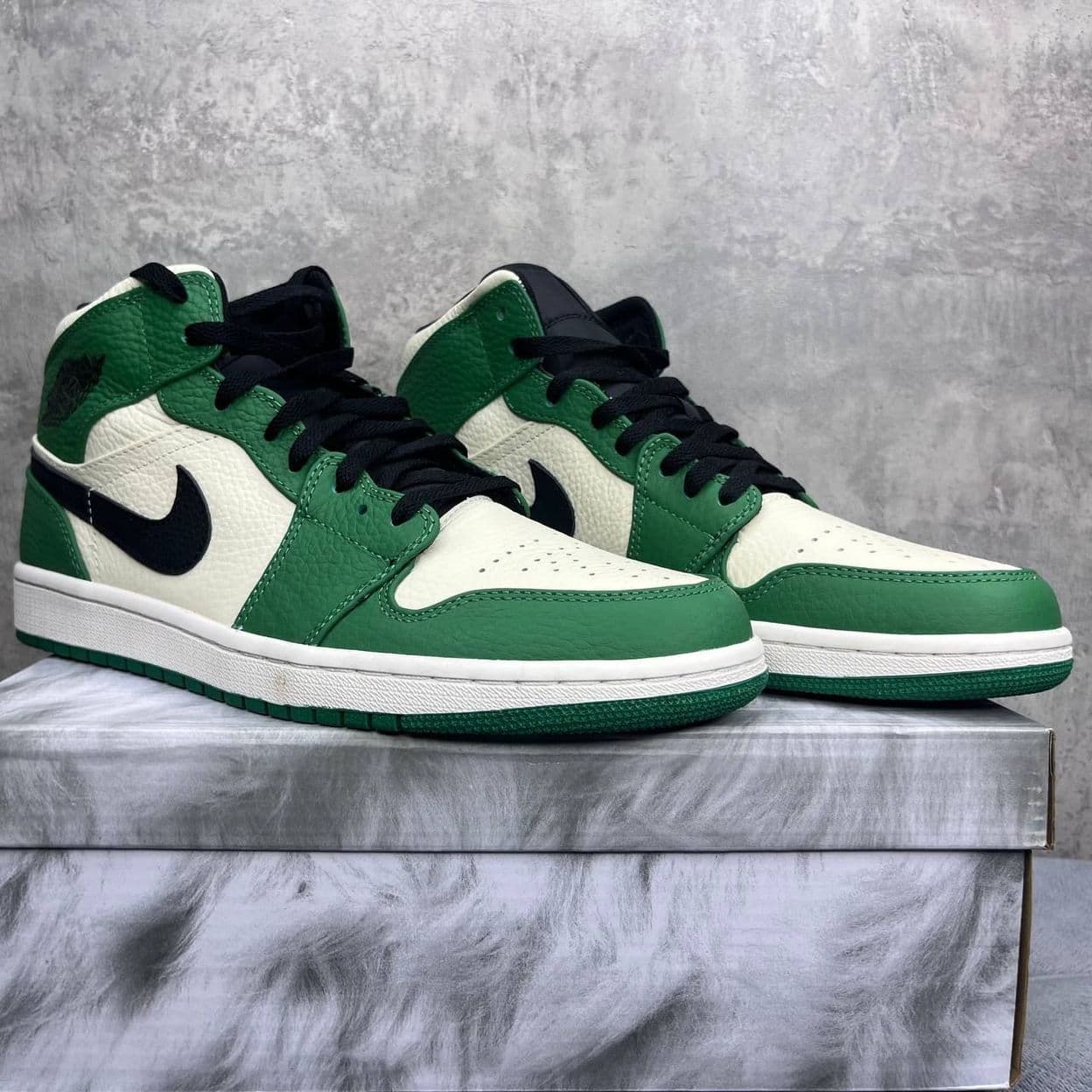 Купить Nike Air Jordan 1 Mid Green Toe