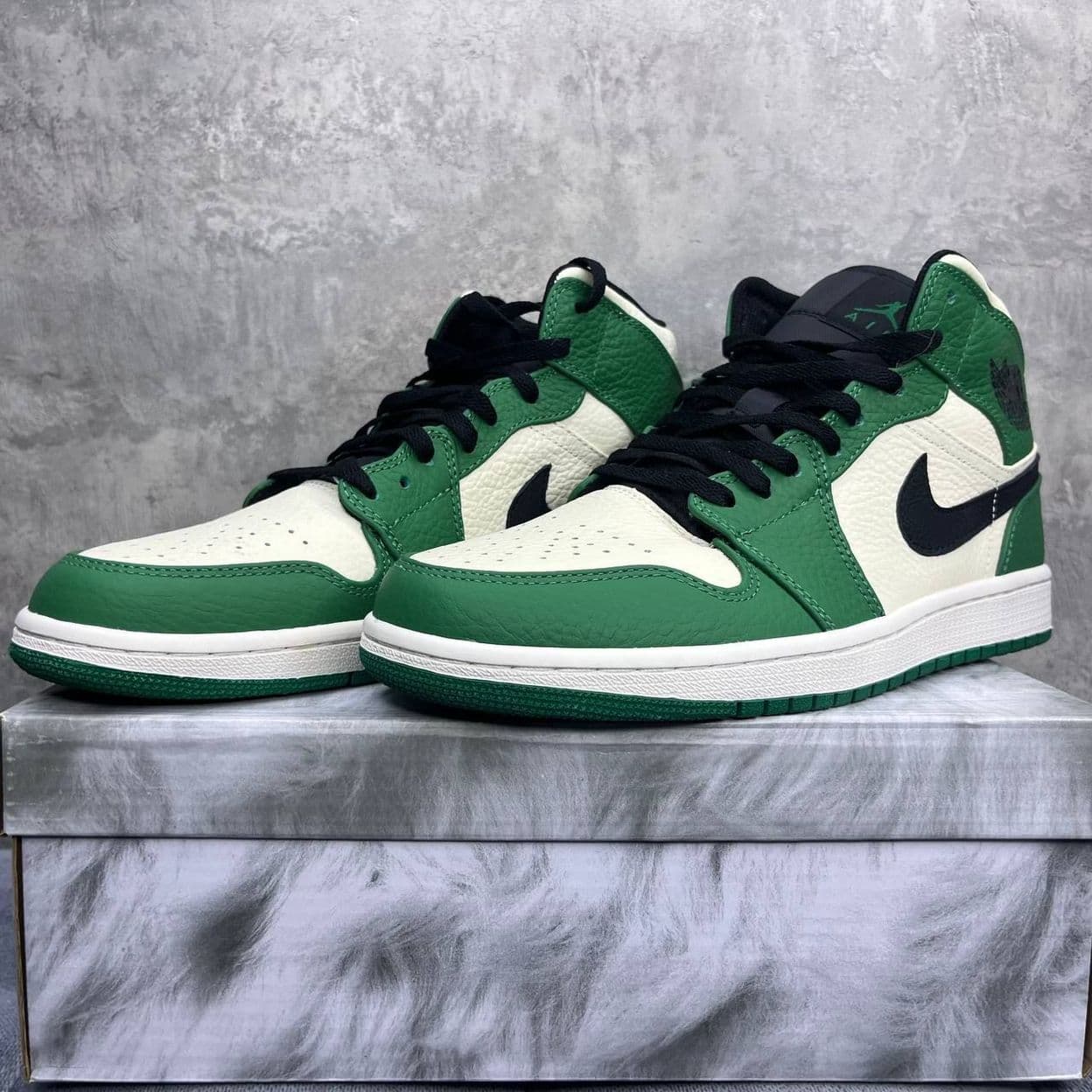 Купить Nike Air Jordan 1 Mid Green Toe