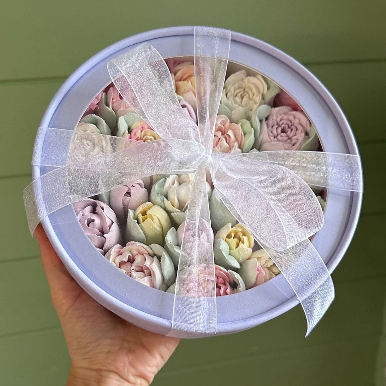 Купить Коробка 25см с зефирными тюльпанами