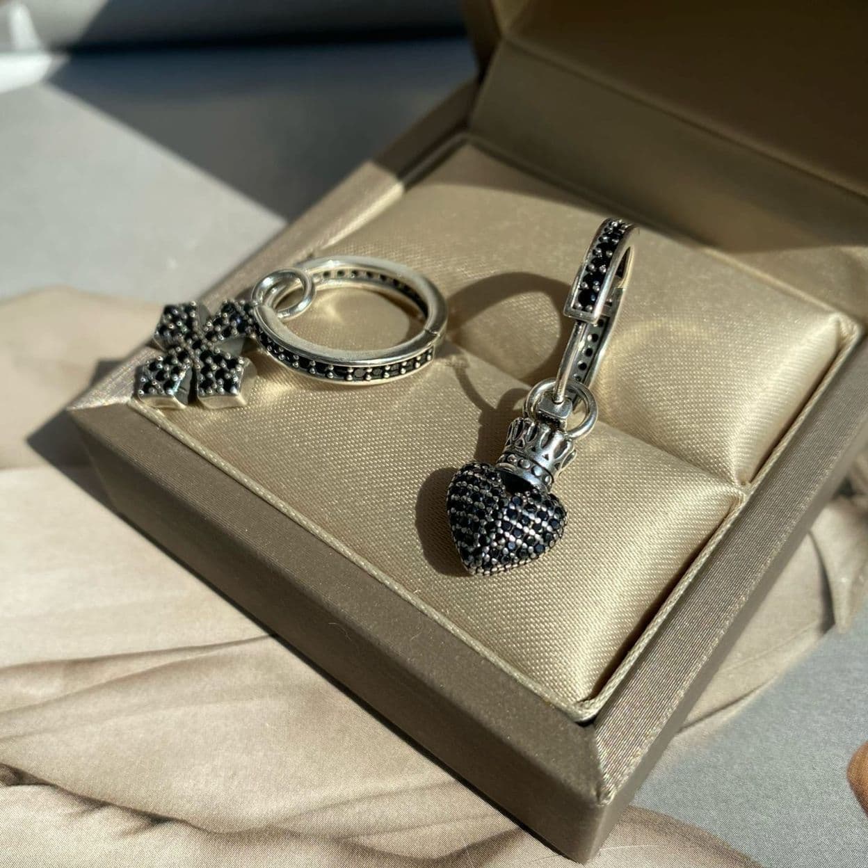 Купить Серьги Королева червей