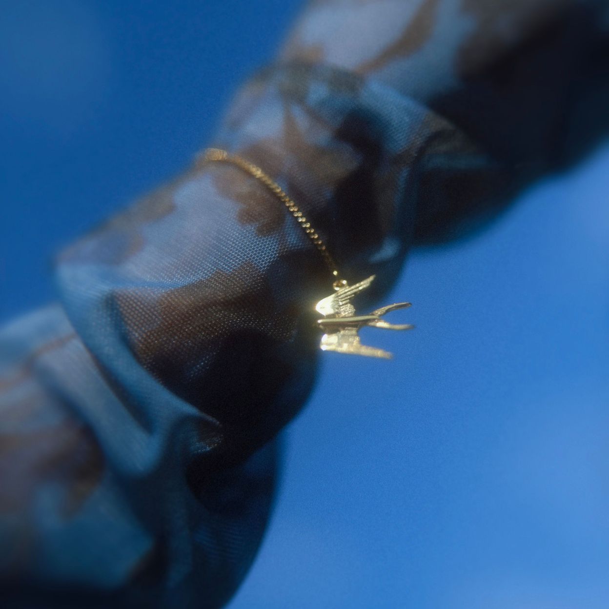 Купить MY SWALLOWS 2.0 Браслет с подвесом маленькой ласточки, позолота