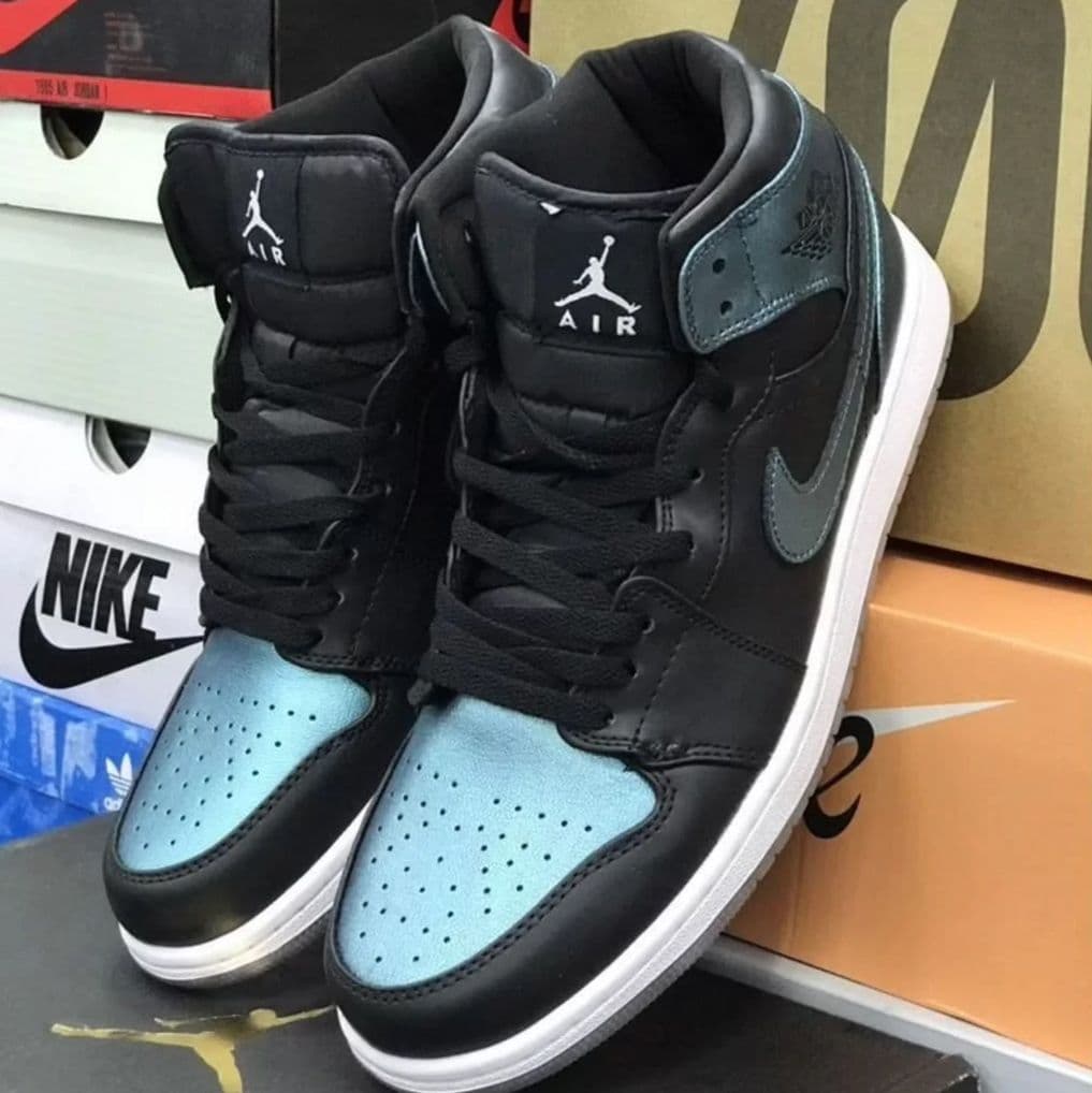 Купить Nike Air Jordan 1 Mid, Iridescent Black