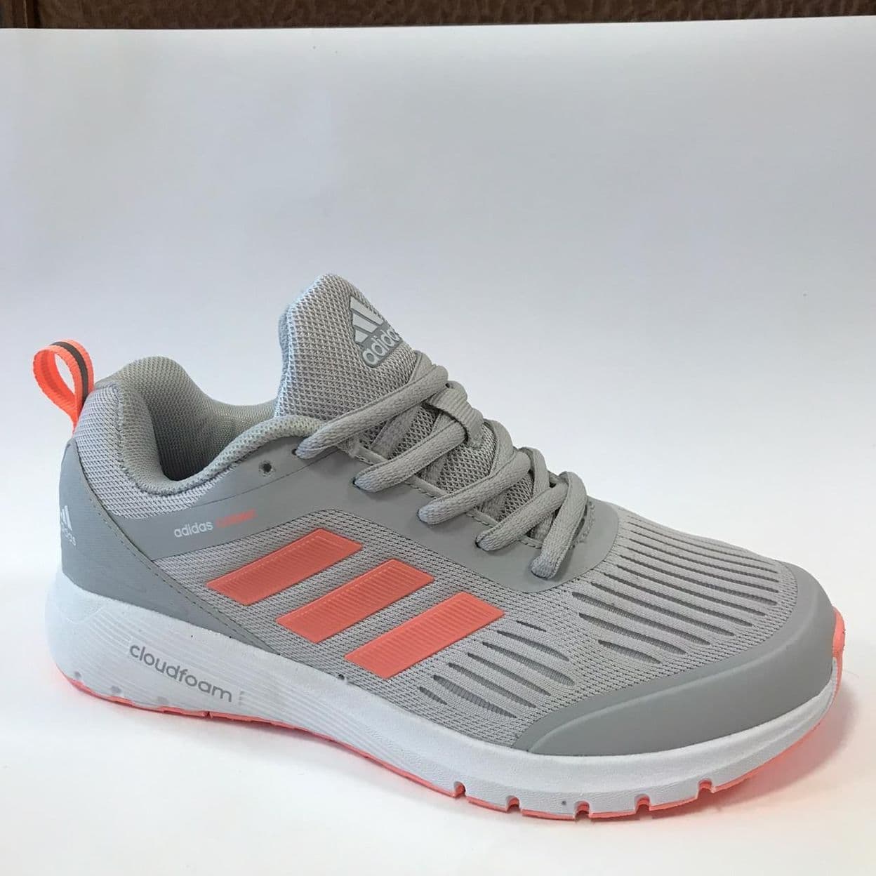 Купить Спортивные кроссовки