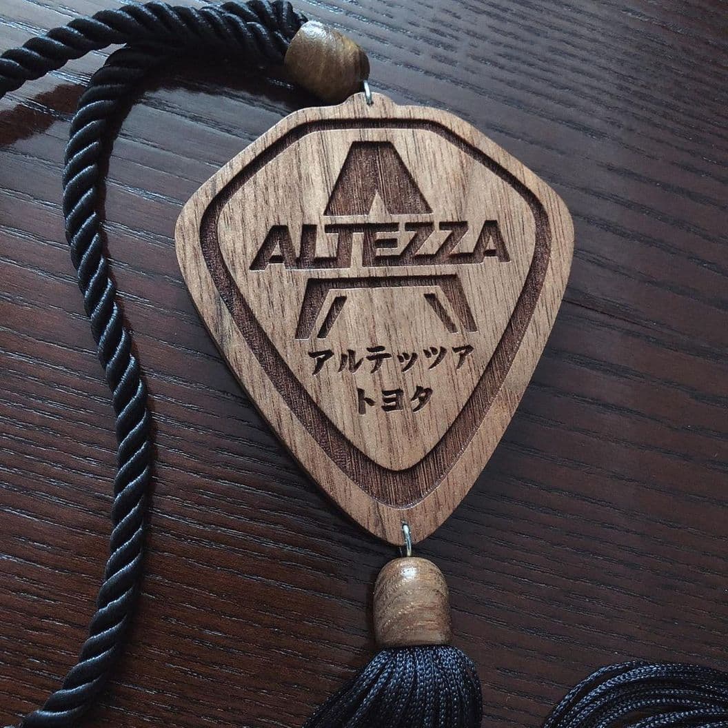 Подвеска на зеркало Toyota Altezza