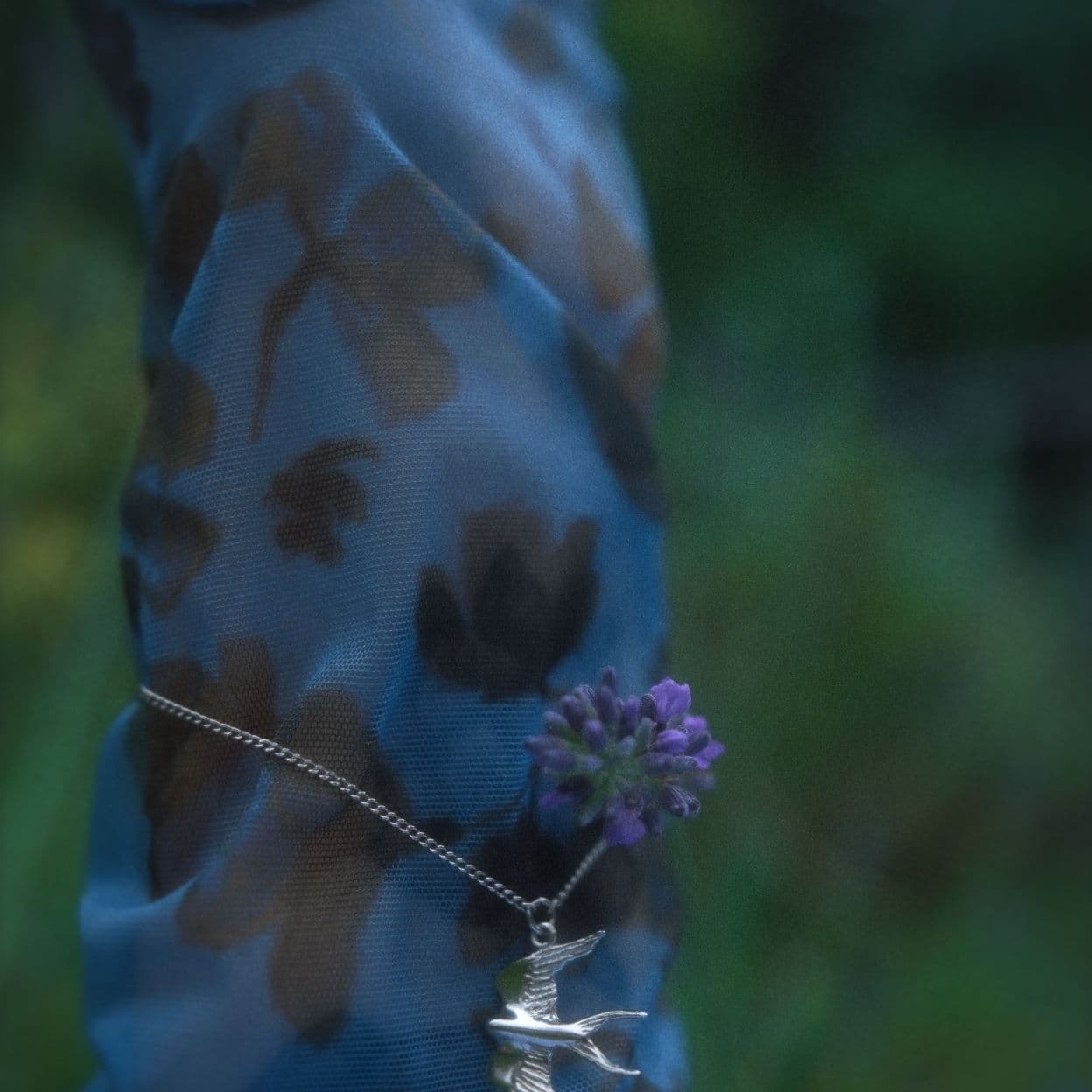 Купить MY SWALLOWS 2.0 Браслет с подвесом маленькой ласточки, платинирование