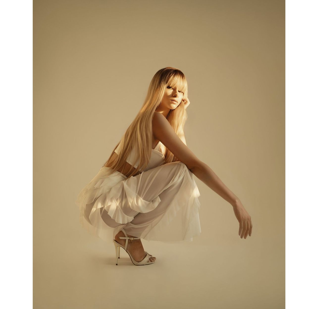Купить Электронный журнал MOVEUX Magazine WINTER 2025 Digital Issue 6