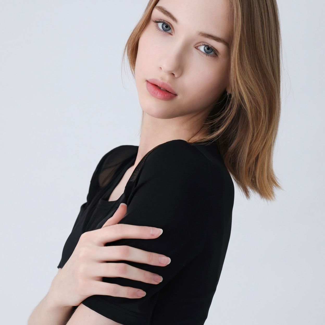 Купить Электронный журнал MOVEUX Magazine WINTER 2025 Digital Issue 6