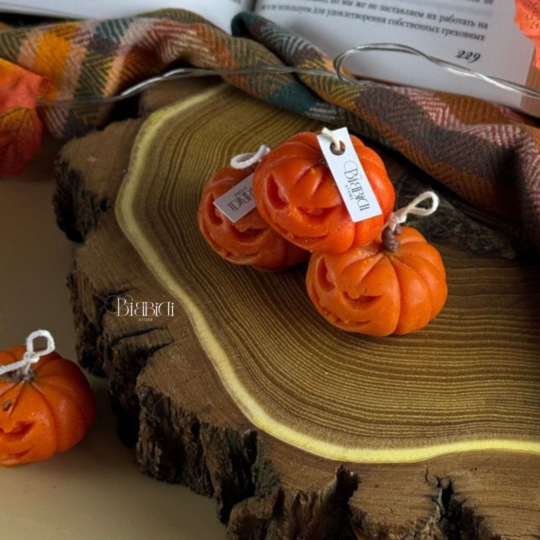 Купить Интерьерная свеча "Тыква" с ароматом печенья. Вид 3