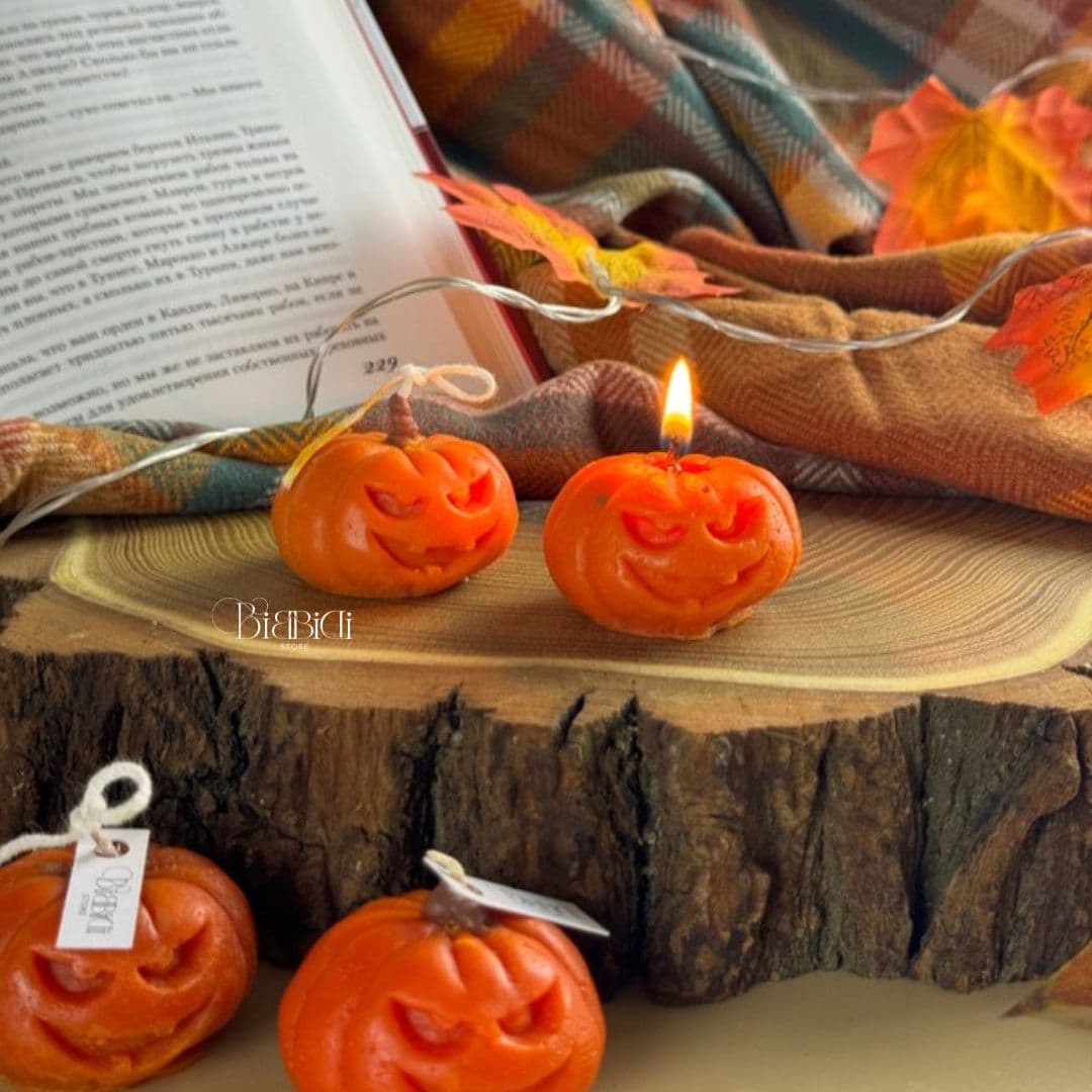 Купить Интерьерная свеча "Тыква" с ароматом печенья. Вид 3