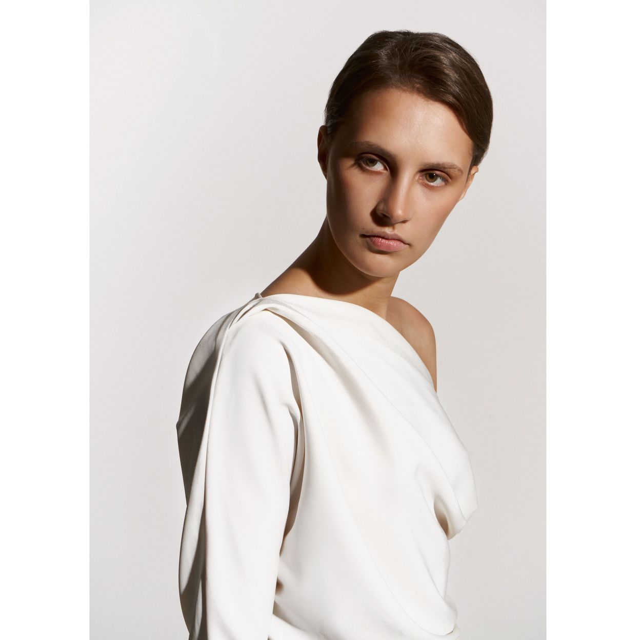 Купить БЛУЗА СО СПУЩЕННЫМ ПЛЕЧОМ |WHITE|