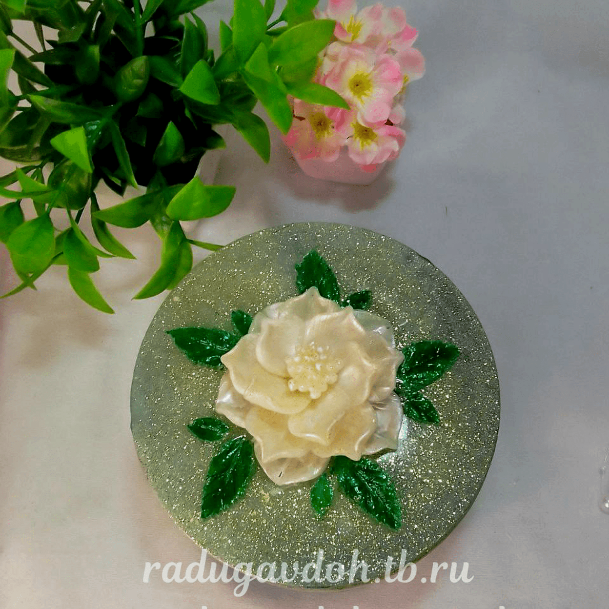 Купить Шкатулка бело-голубая, с цветком и с вязанкой  и белой вязанкой "Лотос"  ( надо нажать на фото, чтобы посмотреть все фотографии, к покупке прил