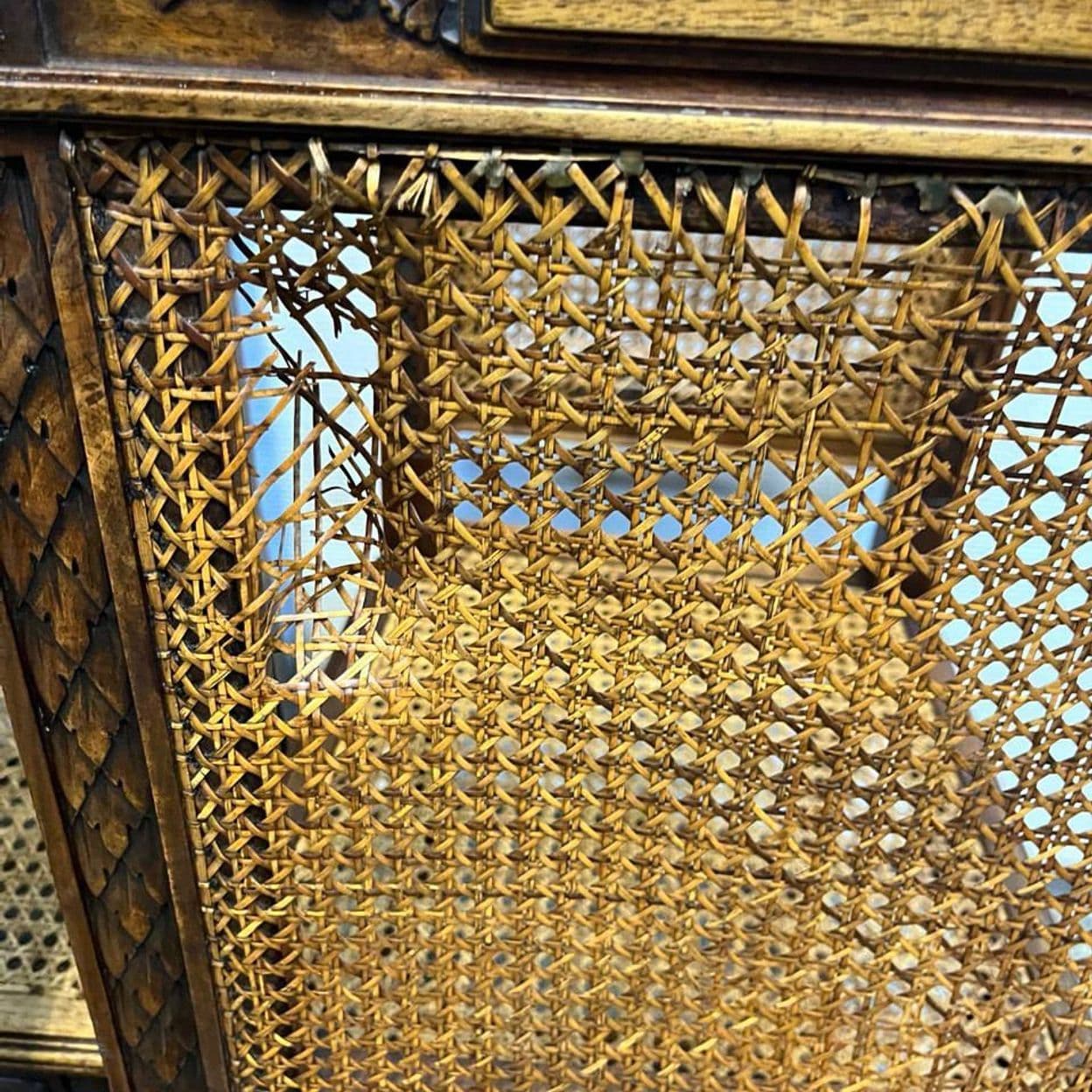 Купить Старинные стулья с ротангом 6 шт