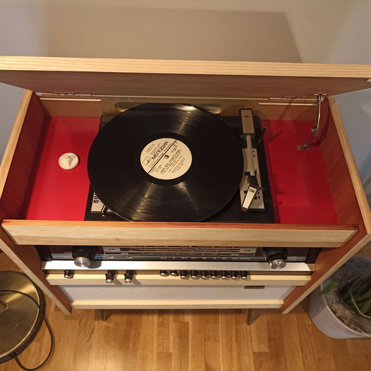 Купить Радиола Rigonda 102 с блютуз после реставрации в наличии