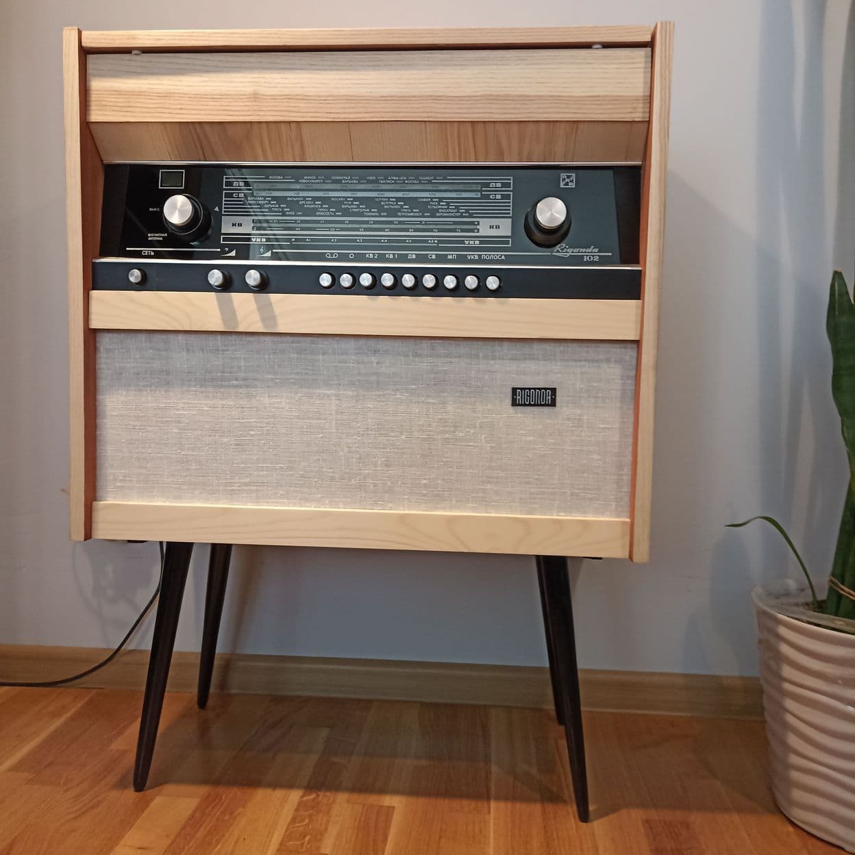 Купить Радиола Rigonda 102 с блютуз после реставрации в наличии
