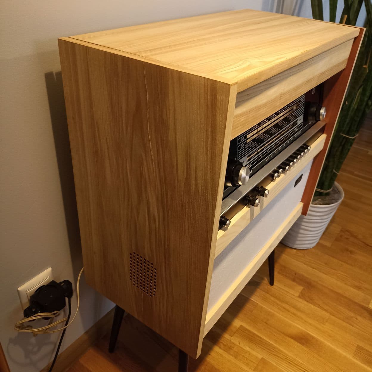 Купить Радиола Rigonda 102 с блютуз после реставрации в наличии