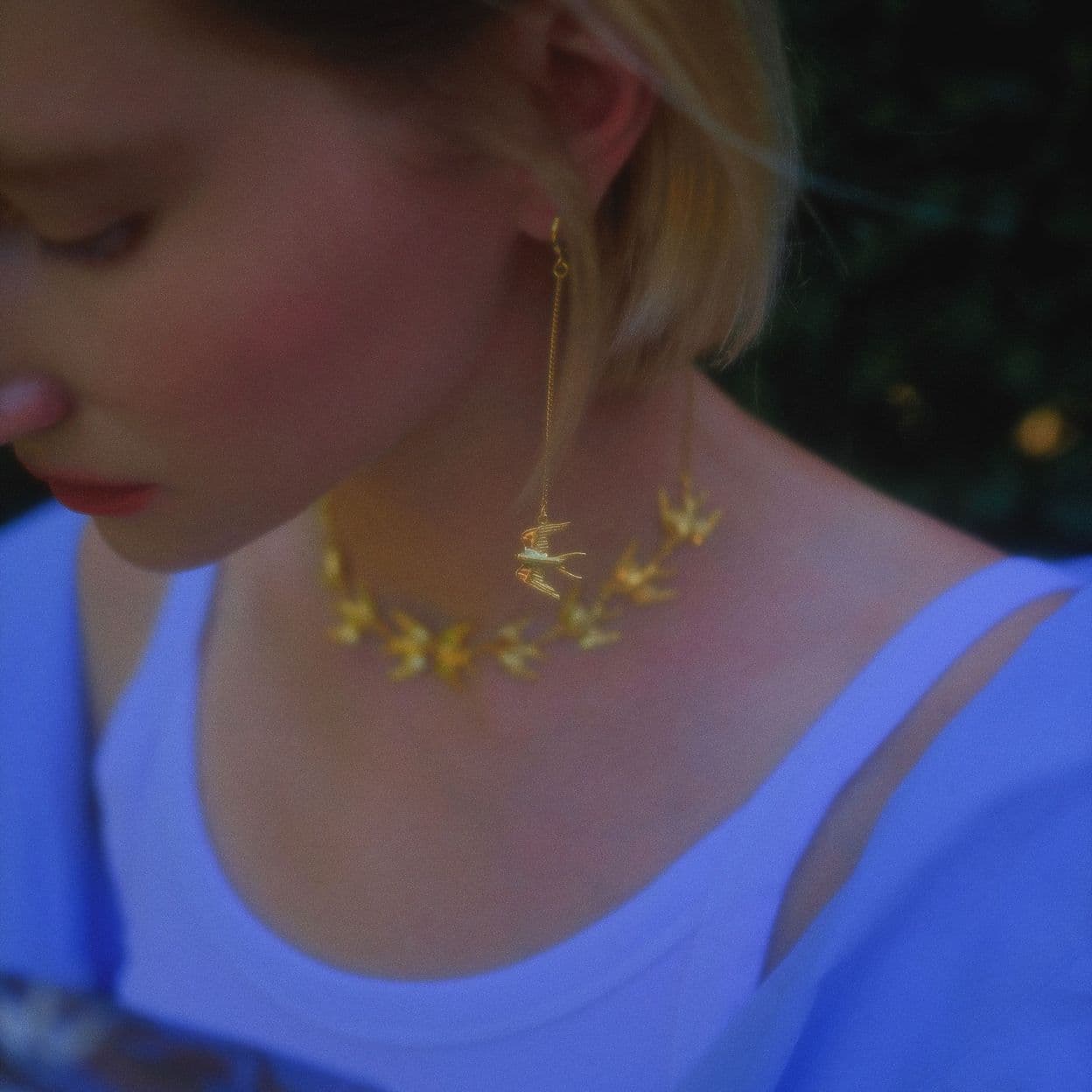 Купить MY SWALLOWS 2.0 Серьги с подвесами ласточек на цепочке, позолота