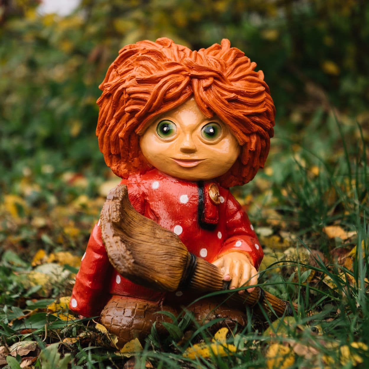 Купить Домовёнок с метлой