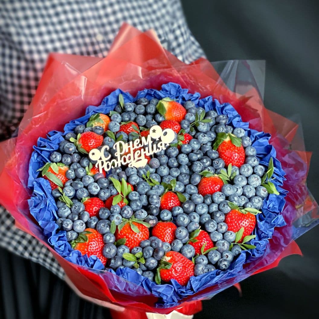 Купить Букет из клубники и голубики арт. 410