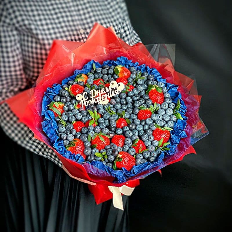 Купить Букет из клубники и голубики арт. 410
