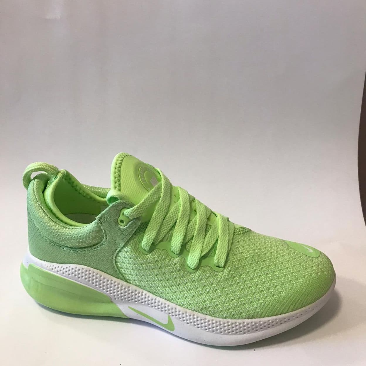 Купить Спортивные кроссовки